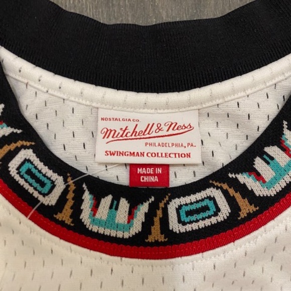 Mitchell & Ness Vancouver Grizzlies Mike Bibby White Jersey NWT - Picture 2 of 8
